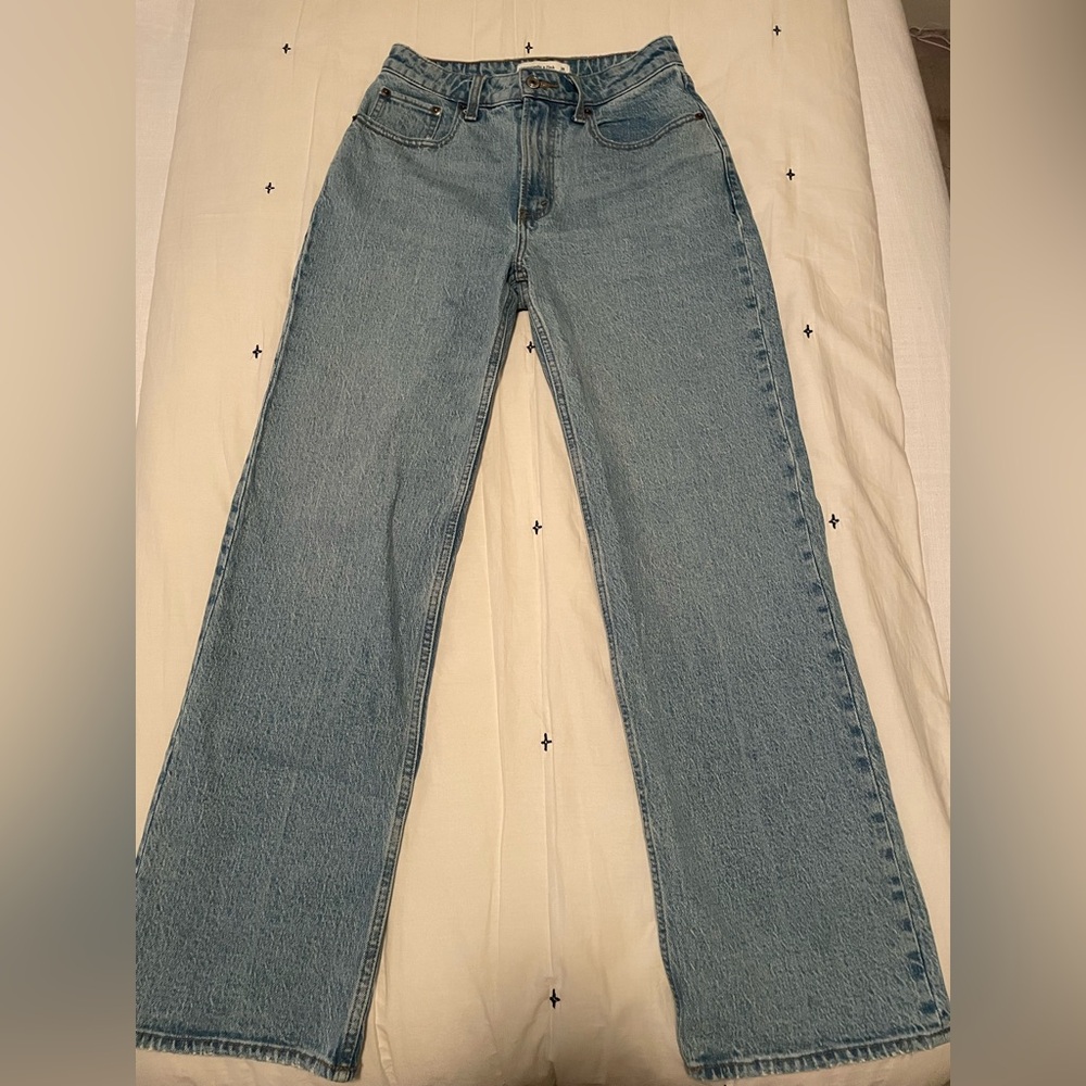 Abercombie The 90’s Relaxed Jean High Rise Curve Love